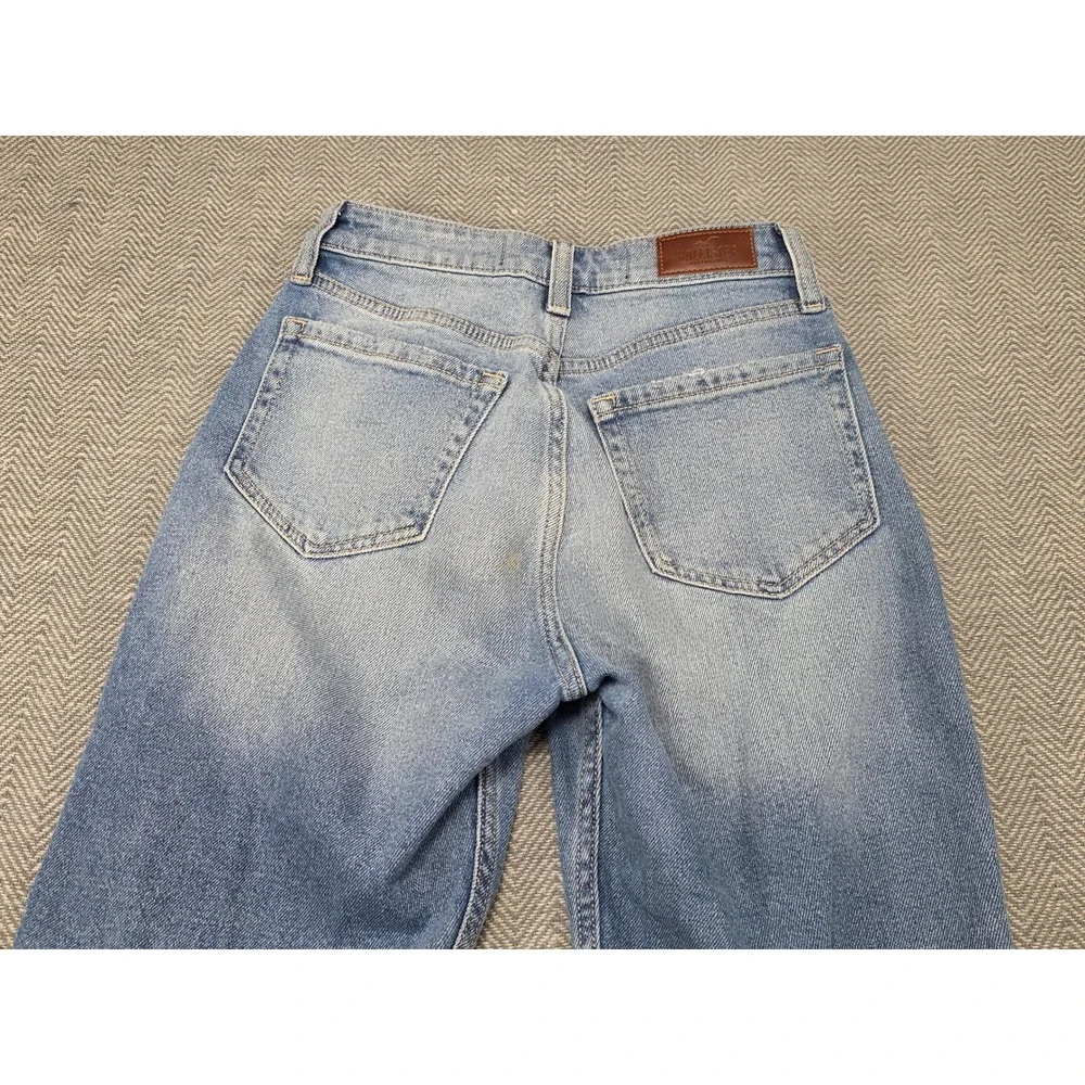 Hollister California‎ Ultra High Rise Mom Jean W23 L27 Light Distressed Raw Hem
